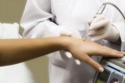 طرق العلاج للنساء المصابات بأنواع مختلفة من فيروس الورم الحليمي البشري