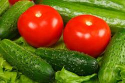 Ako nakladať uhorky a paradajky dohromady
