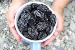 Does prunes help with constipation or not?