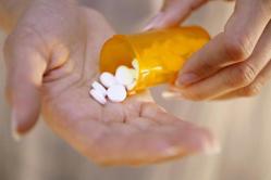 What drugs help manage benzodiazepine addiction?